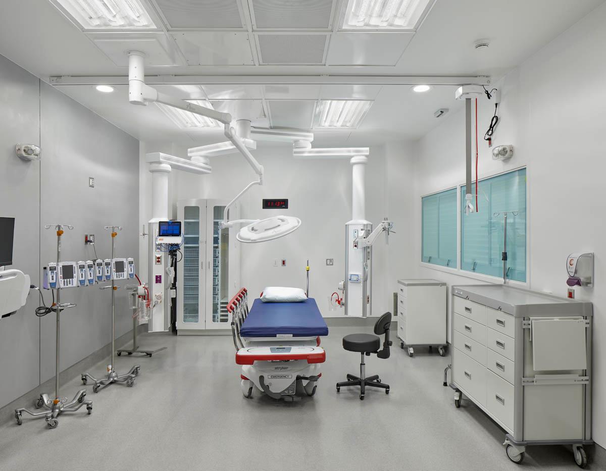 Gallery image for Amico's Solar Surgical 2' x 4' Luminaire