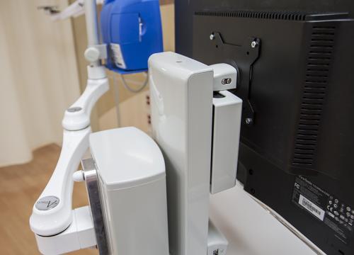 Gallery Image - SSM Monitor Arms (Side to Side)